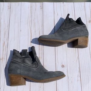 Carlos Santana Leighton grey booties